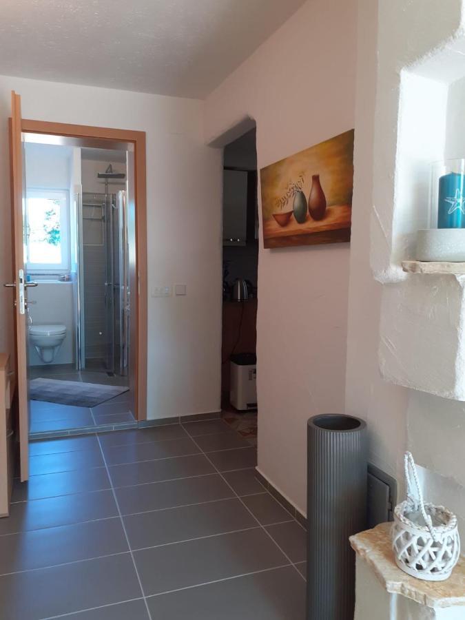 Apartments Familie Vujec Skrbčići Eksteriør billede