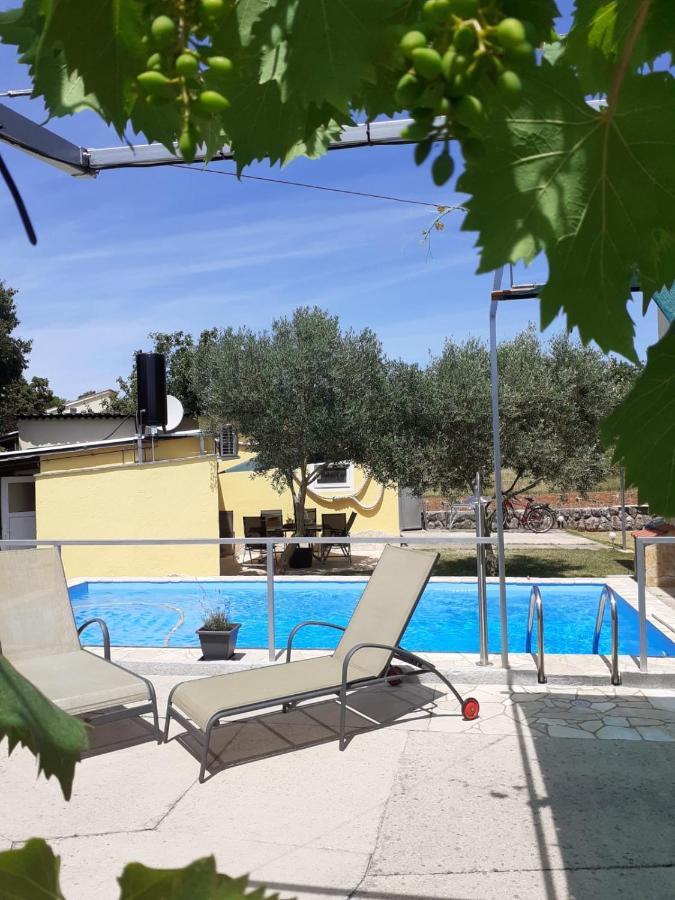 Apartments Familie Vujec Skrbčići Eksteriør billede